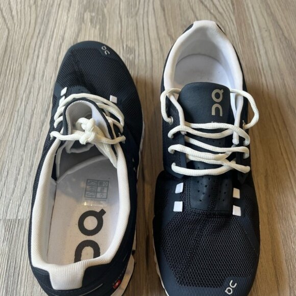 On Cloud Running Shoes - Picture 5 of 11